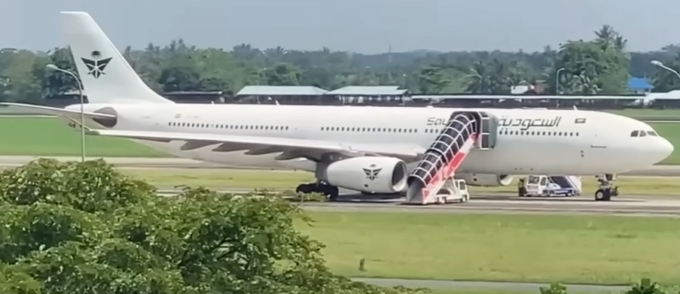 Pesawat dikirim Ancaman Bom