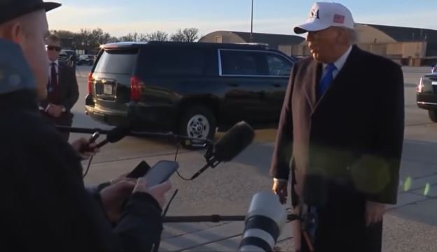 Trump Tegaskan Akan Kawal Kapal Tanker di Selat Hormuz